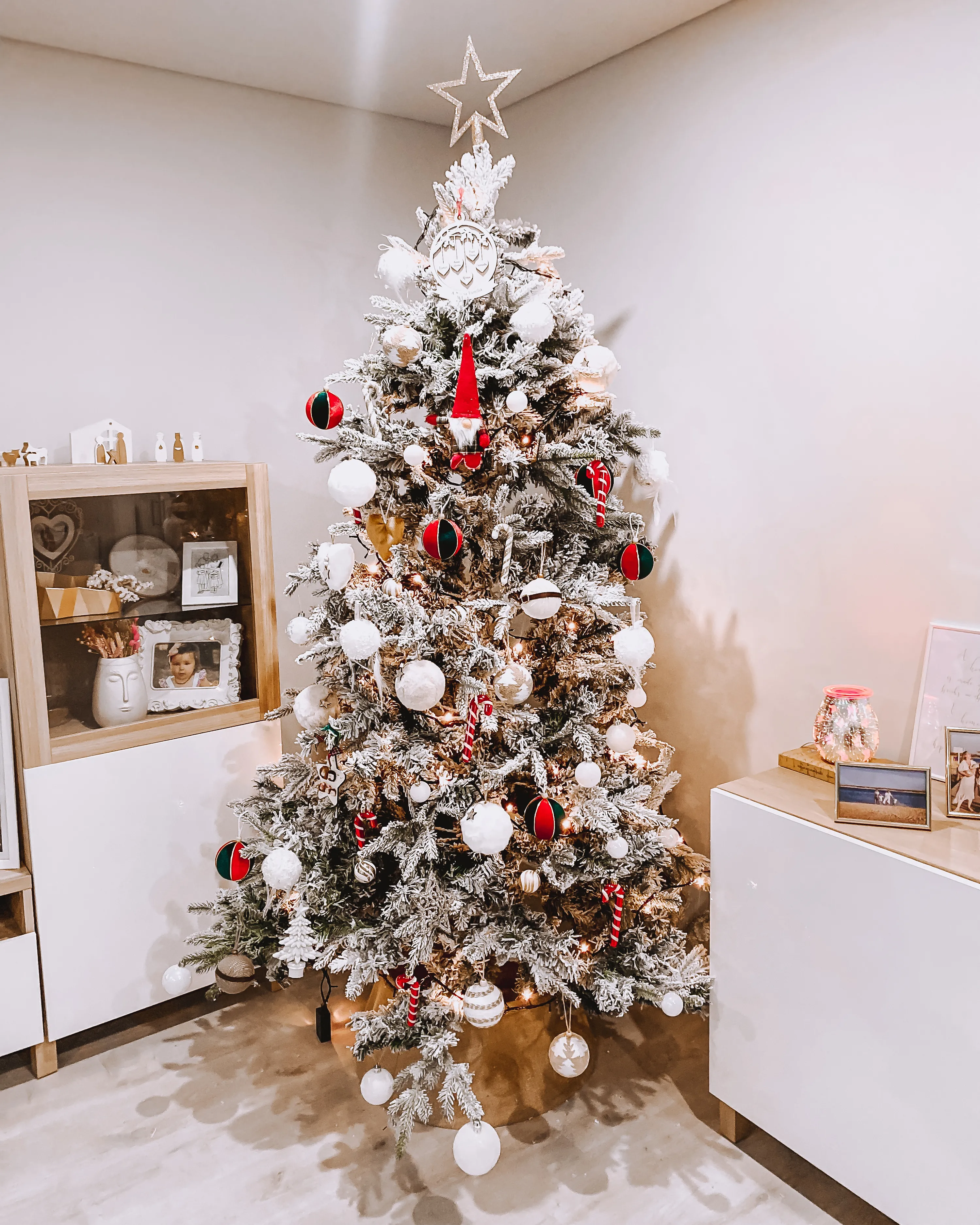 Besneeuwde kunstkerstboom TOMICHI 210 cm Wit