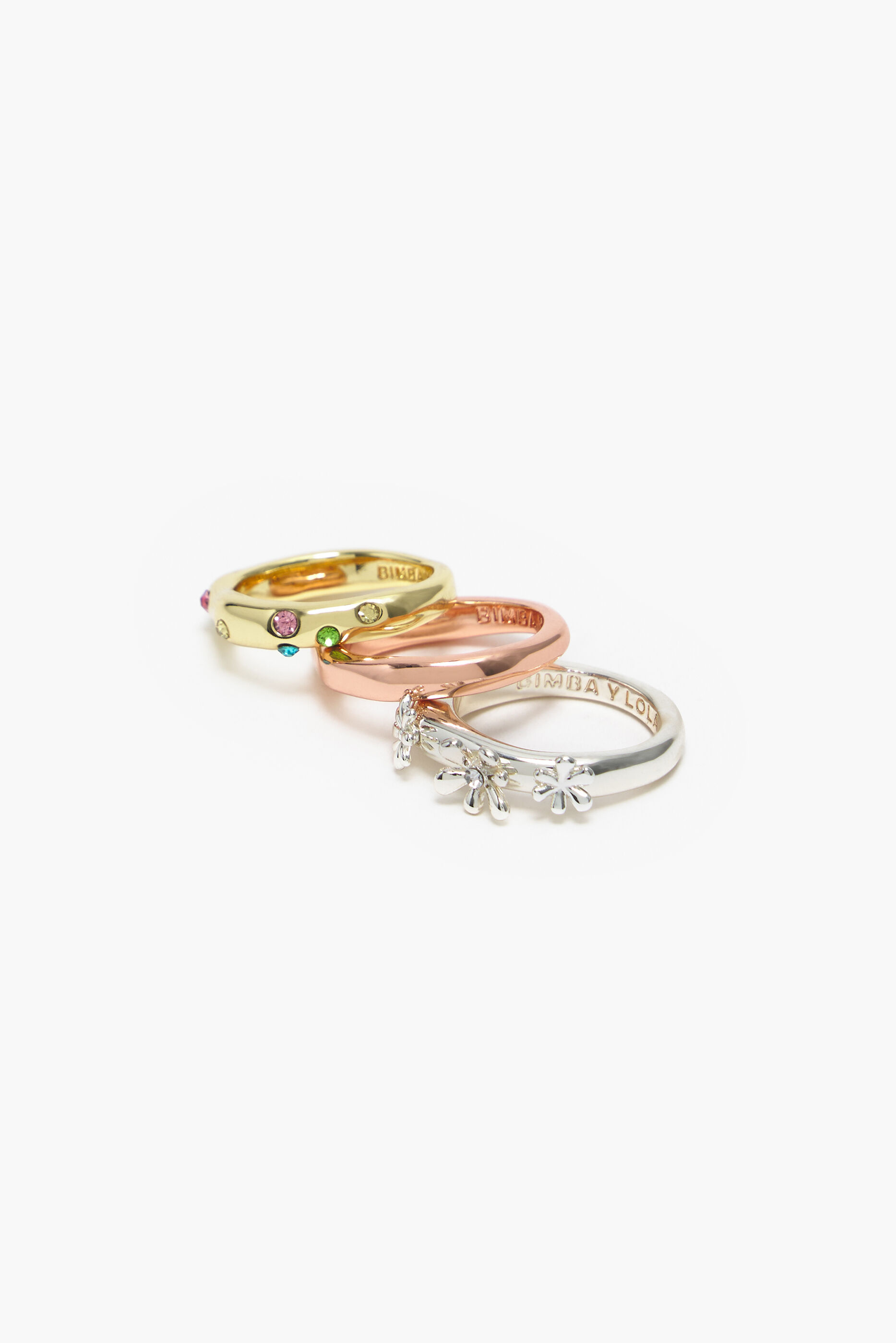 Conjunto de anéis, flores e cristais