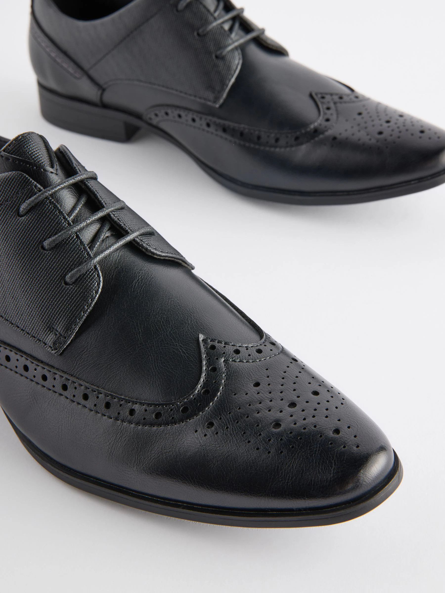 Zwart - Wijde pasvorm - Brogueschoenen