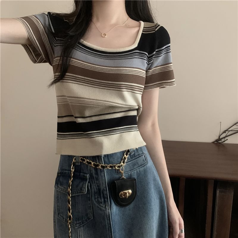 Sisyphi - Gestreepte crop top met korte mouwen en vierkante hals