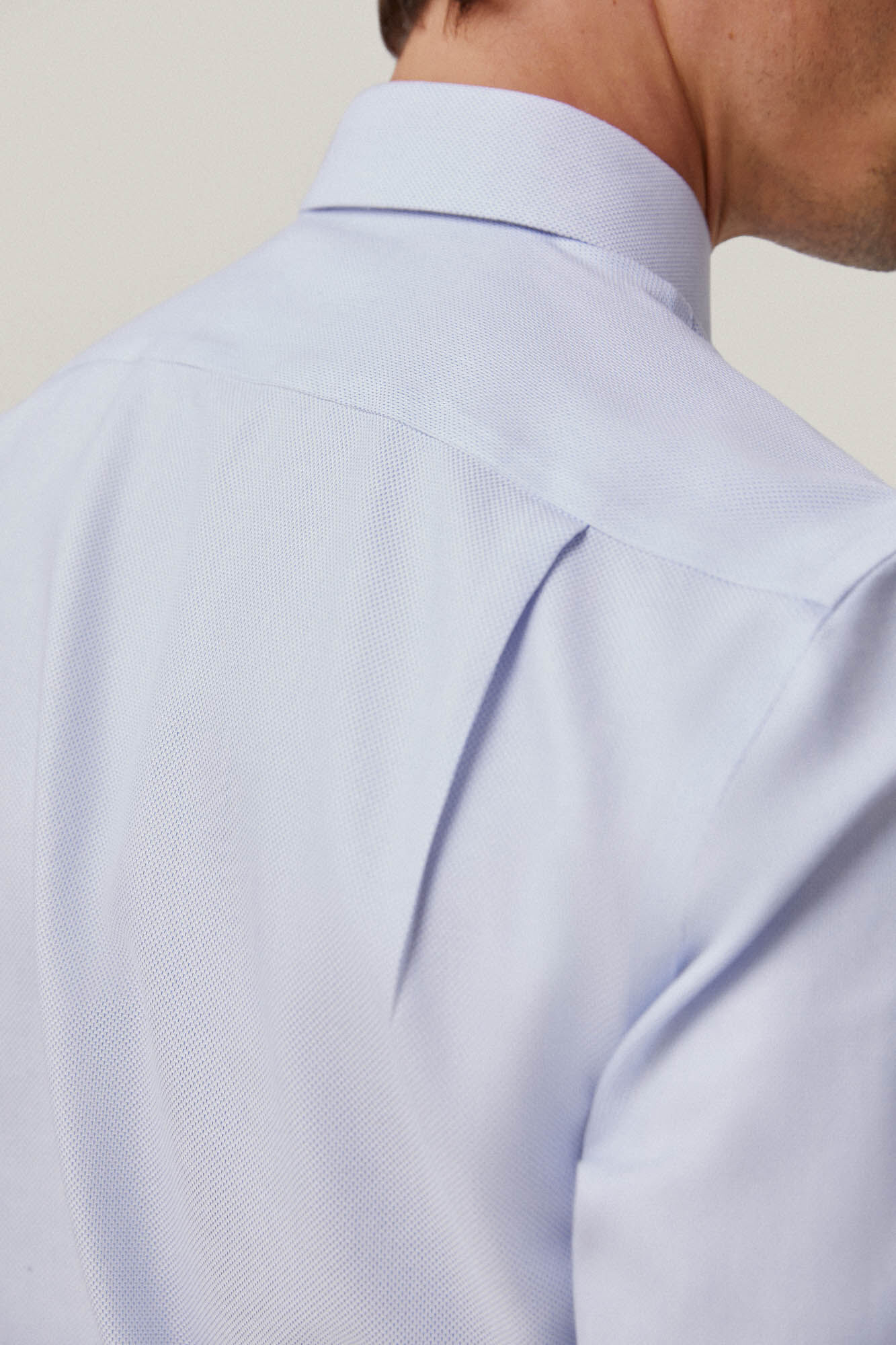 Camisa social, tecido liso, não precisa passar e é resistente a manchas - Azul