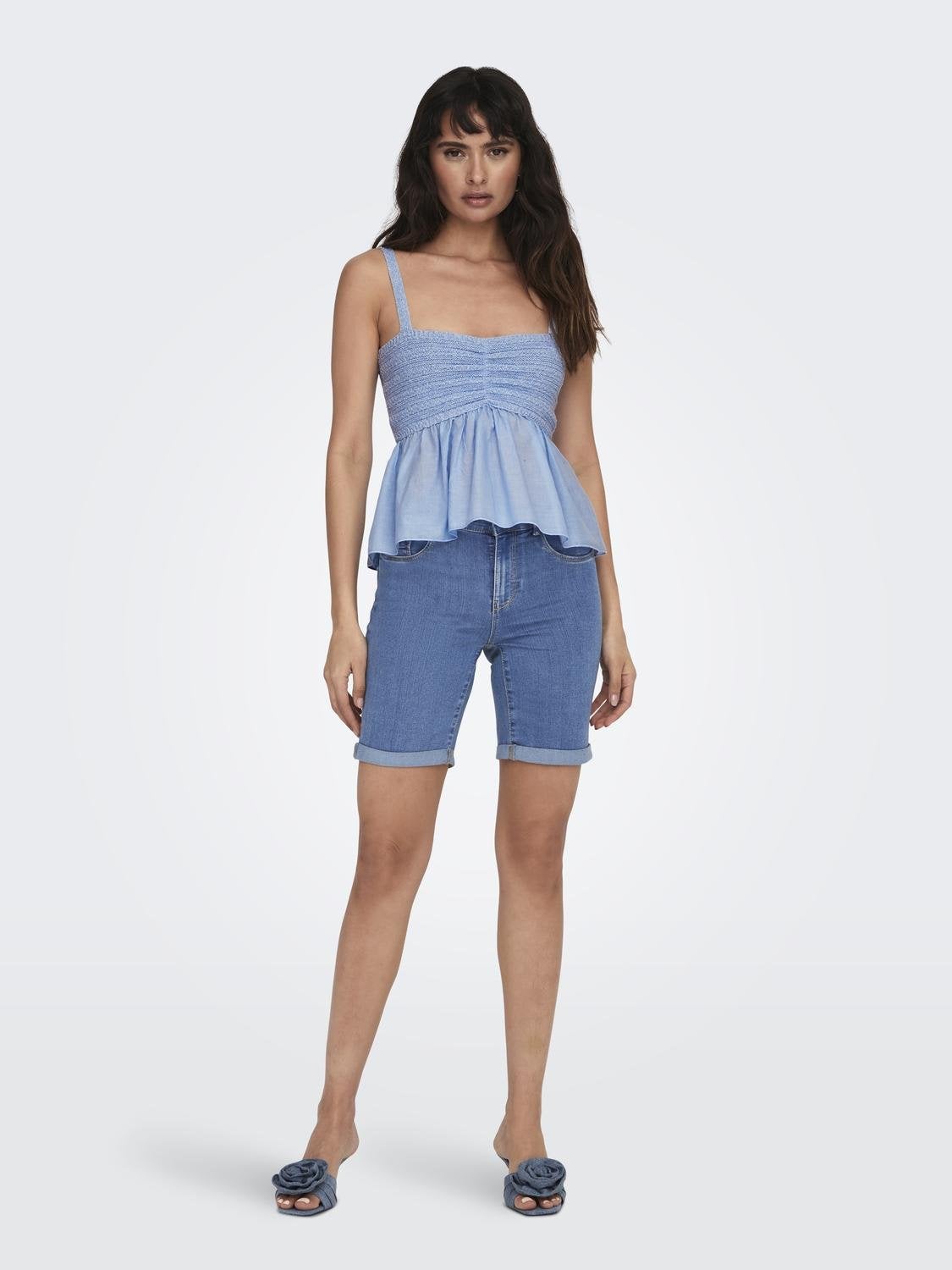ONLRAIN Mittlere Taille Eng anliegend Jeans-Shorts Light Blue Denim