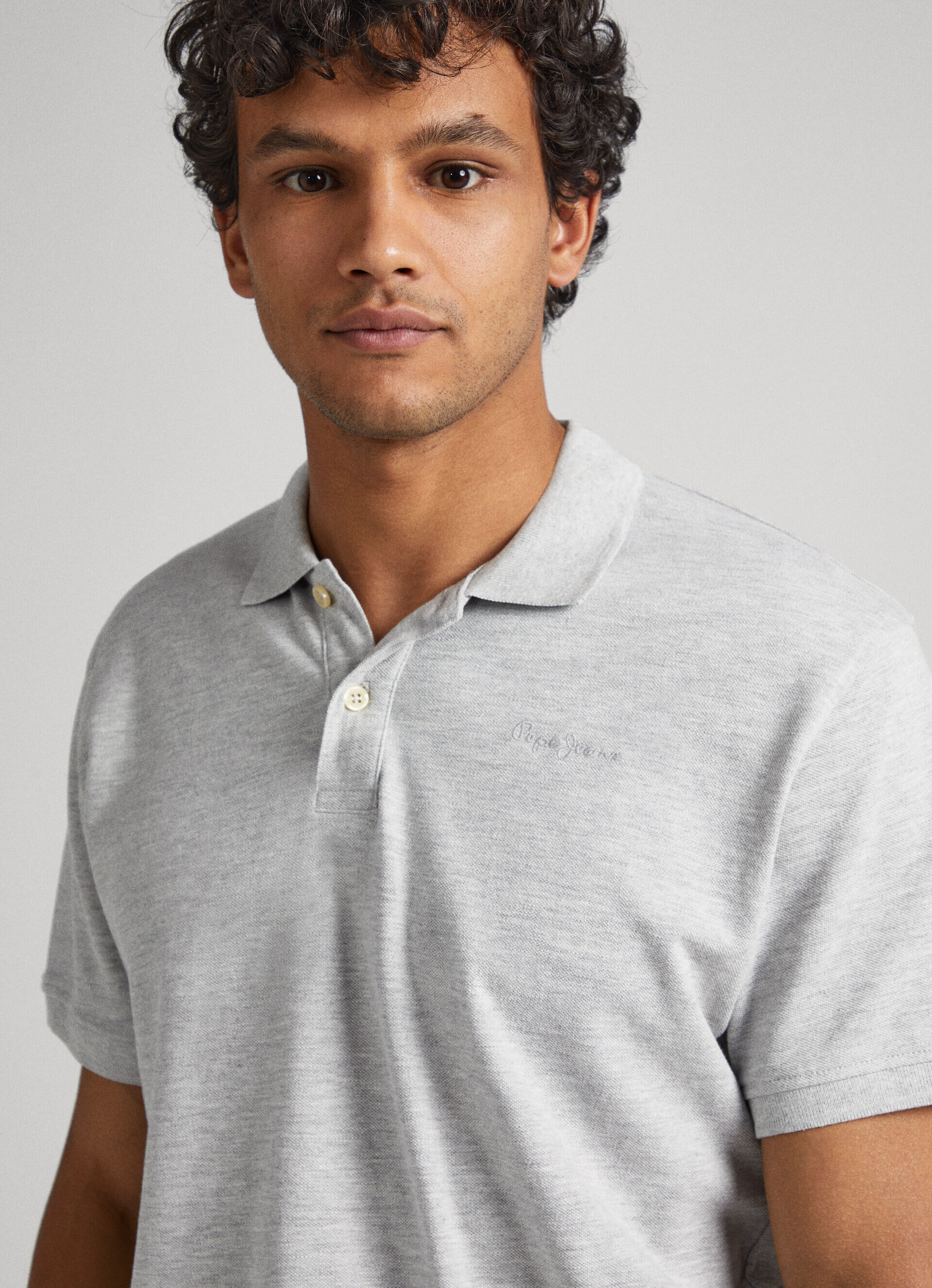 Camisa polo de algodão piqué com logotipo bordado - cinza mescla