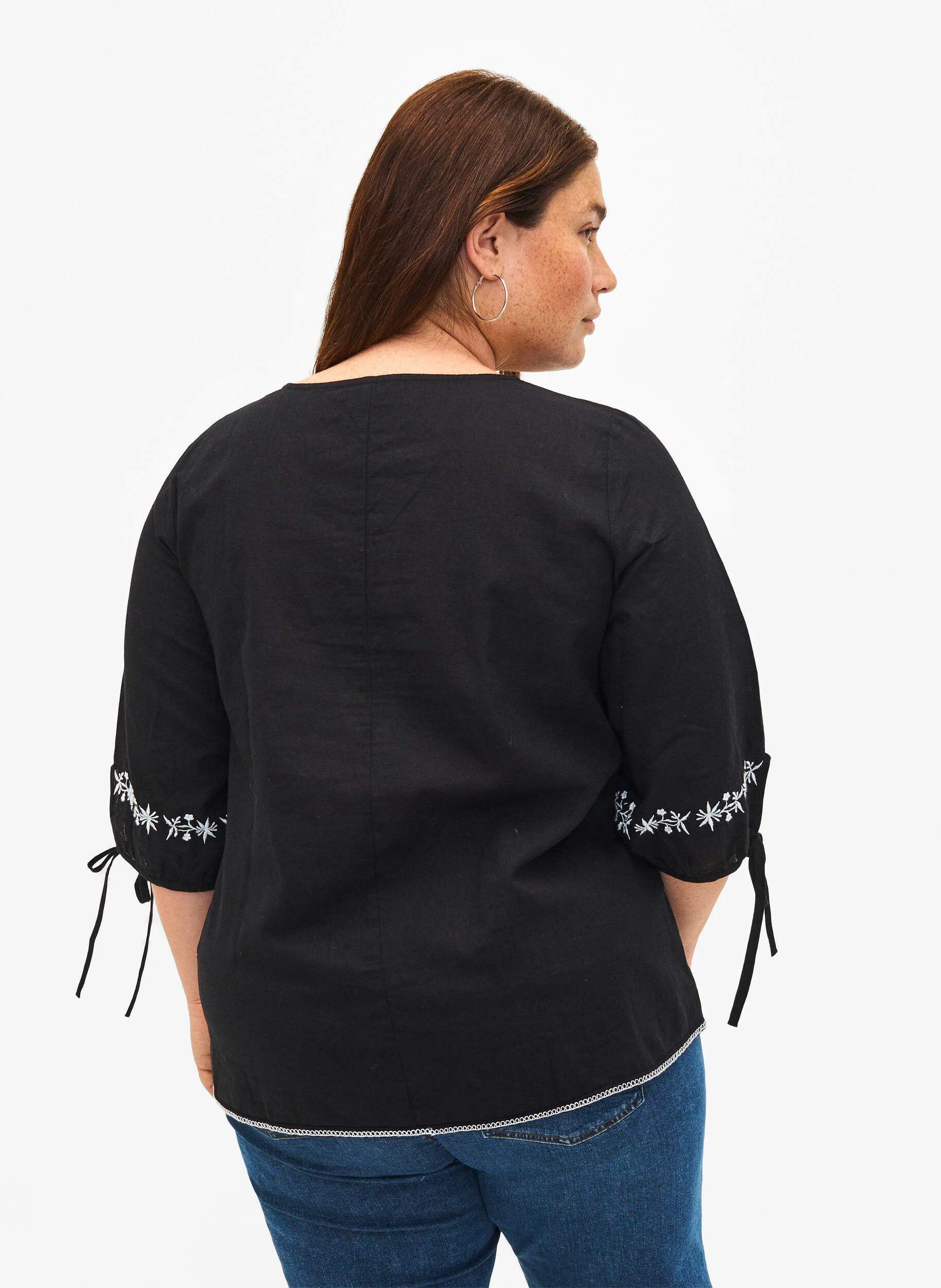 Broderet bluse i bomuldsmix med hør