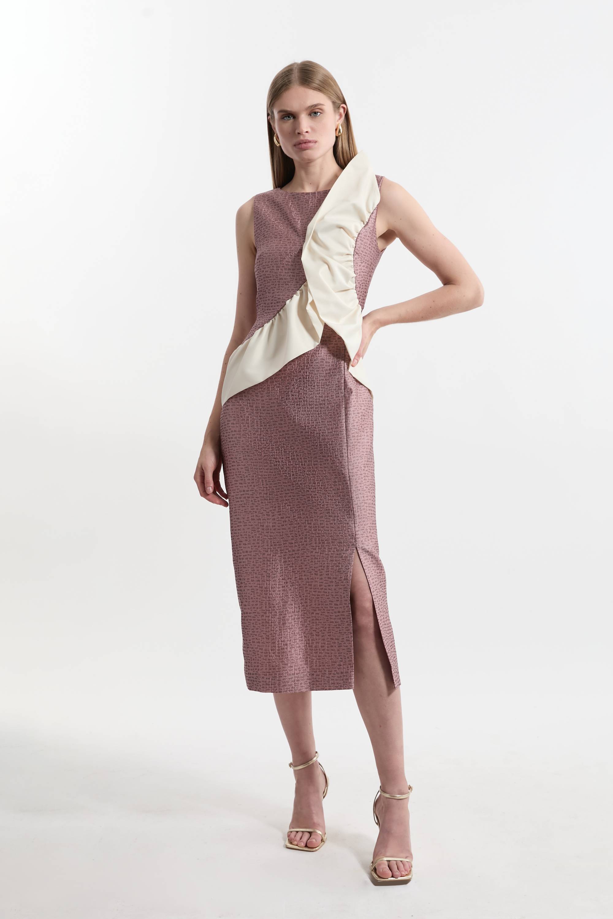 KarenMillen Robe midi texturée, ajustée, en taffetas contraste avec volant