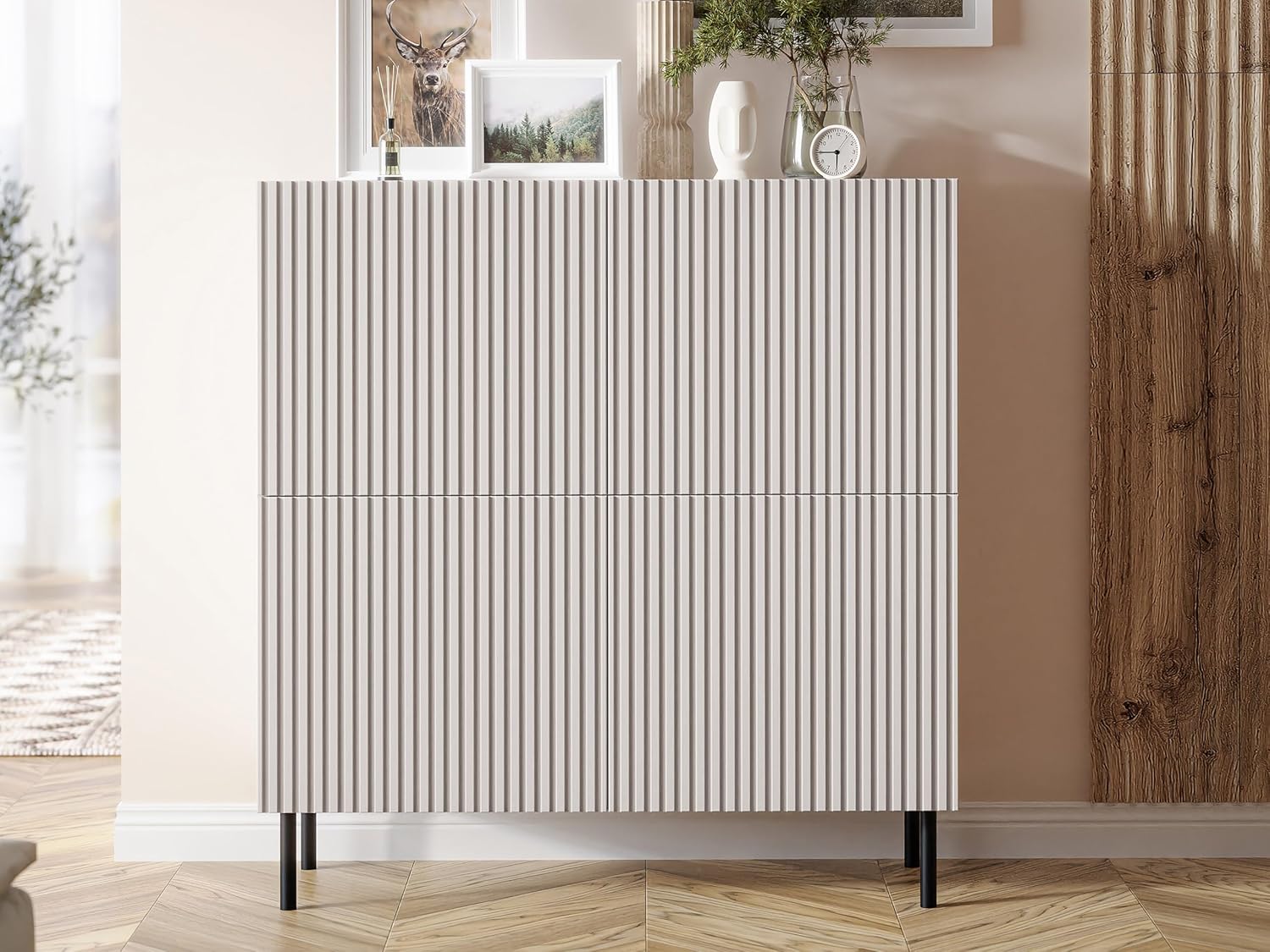 Mirjan24 Kommode Arypot 4D mit 4 Türen, innen 8 Fächer, gefräster Front, Griffloses System, Metallfüße, Highboard, Anrichte, Sideboard, Mehrzweckschrank (Cashmere)