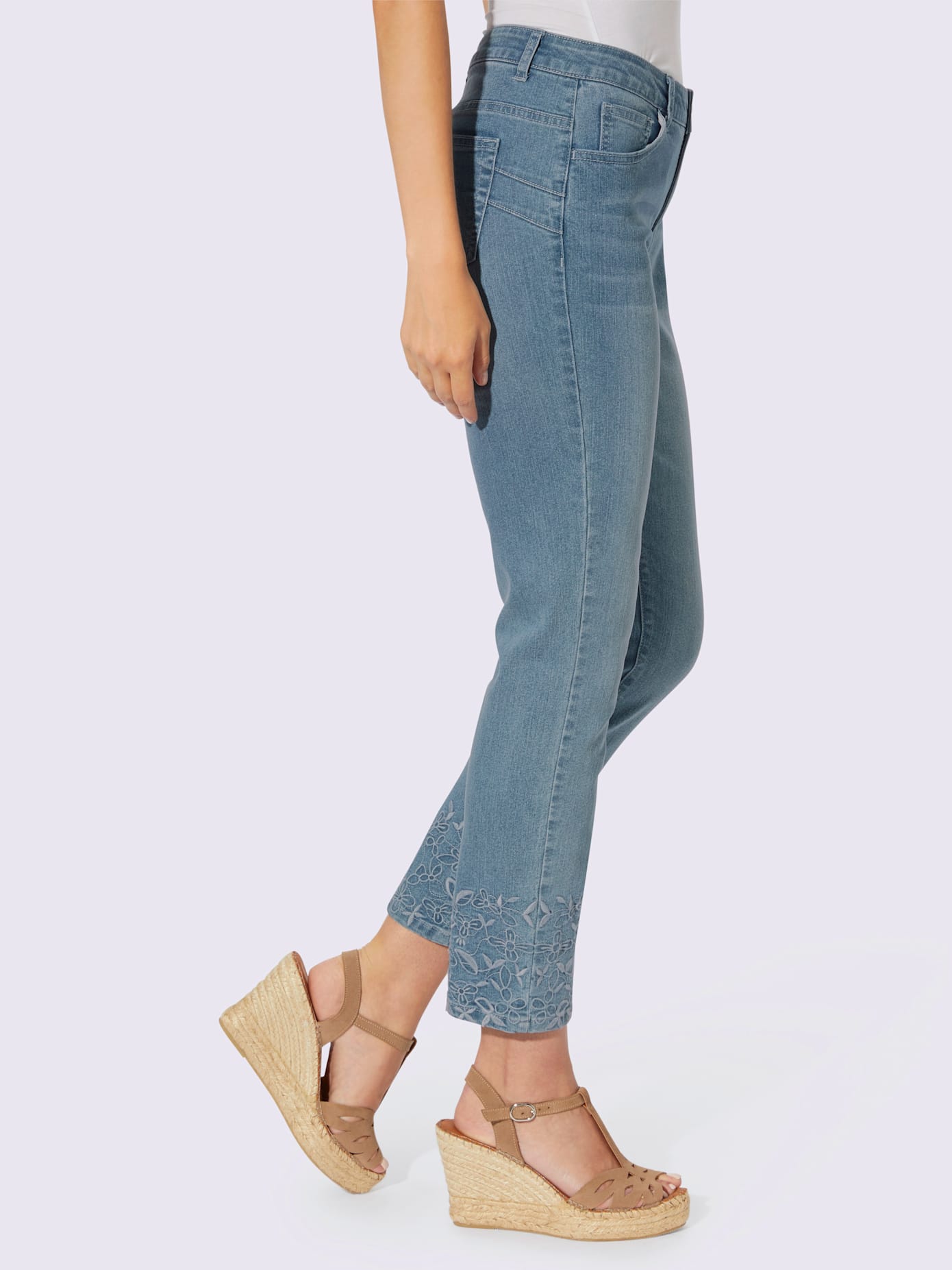 Jean push-up jolie broderie à fleurs