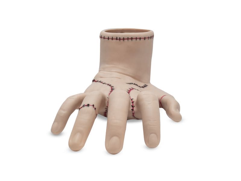 Thumbs Up! Wednesday Stiftebecher im Design der kalten Hand Fanartikel aus dem Wednesday-Universum