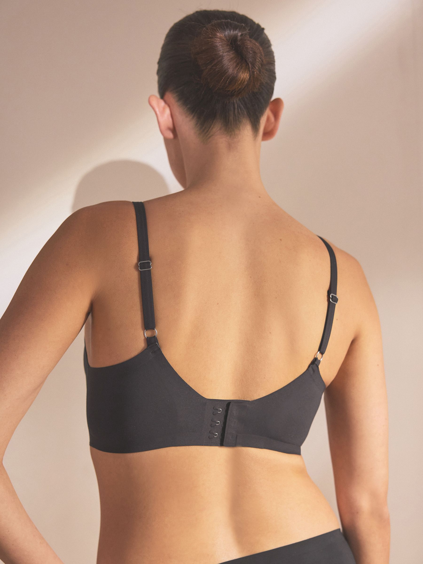 Zwart - Gladstrijkende beha's zonder beugel met lichte vulling voor ultiem comfort