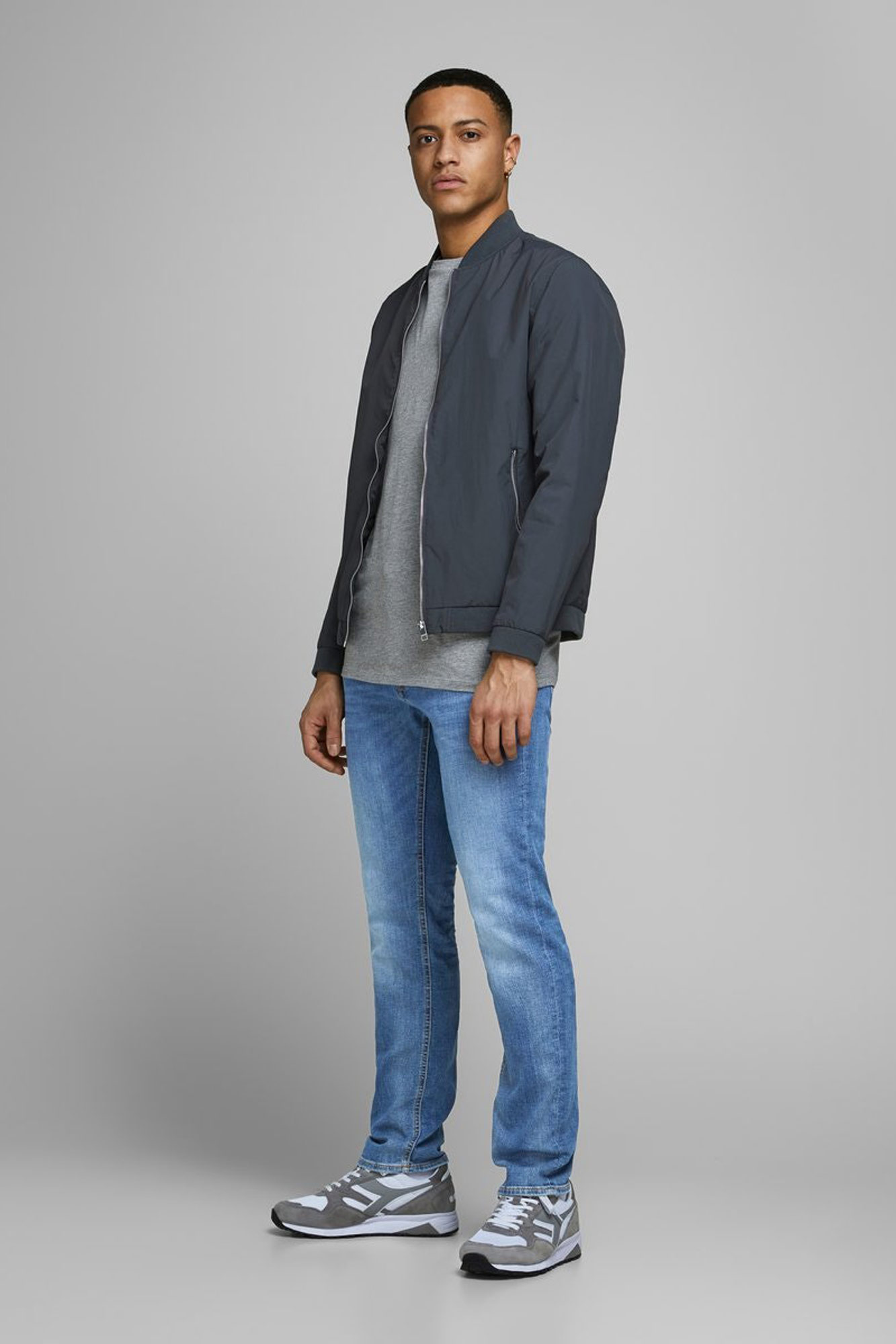 calça jeans de corte justo