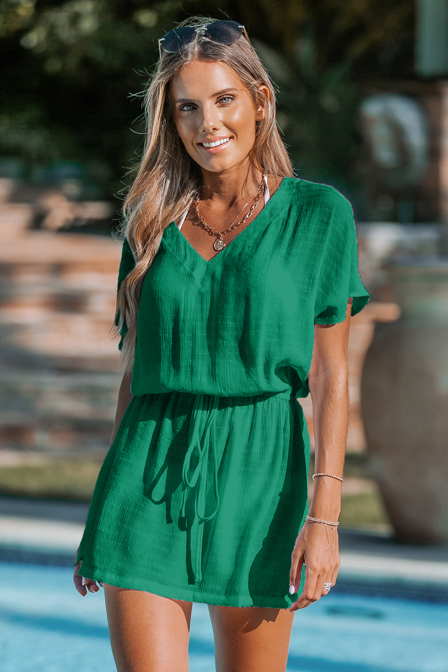 Robe cover up mini à col en V et manches courtes verte