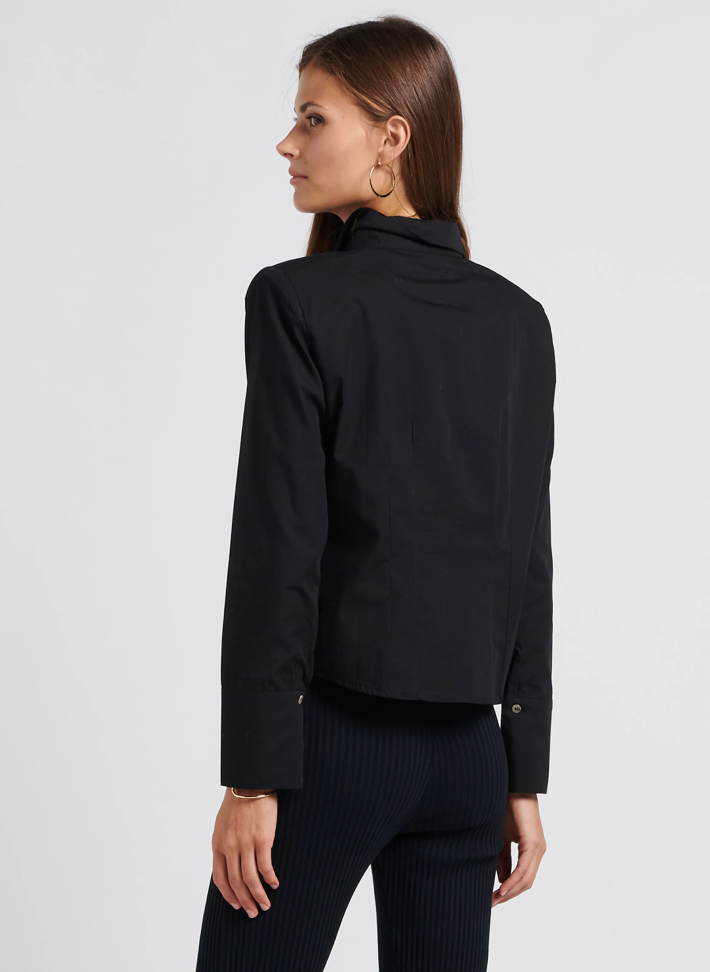 SAM - Chemise courte col en pointe droite en coton | Noir
