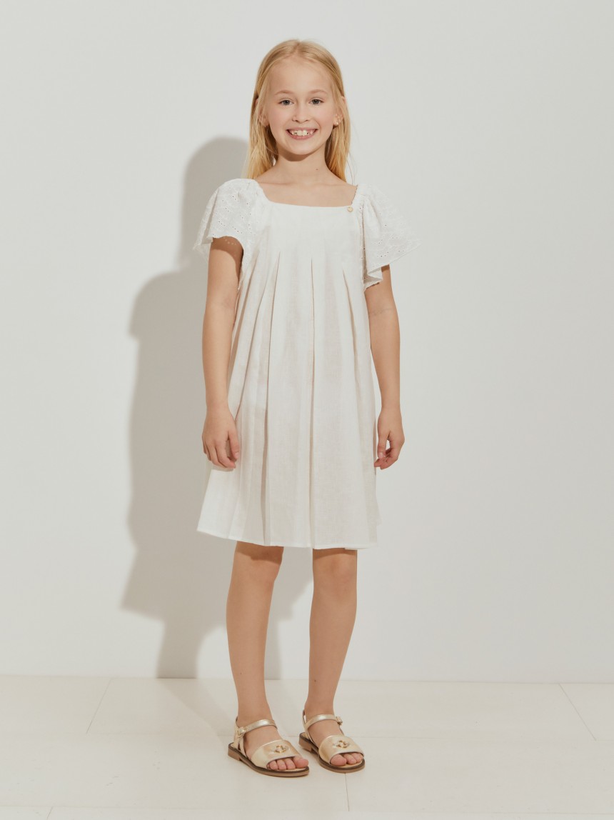 Vestido manga curta com bordado inglês