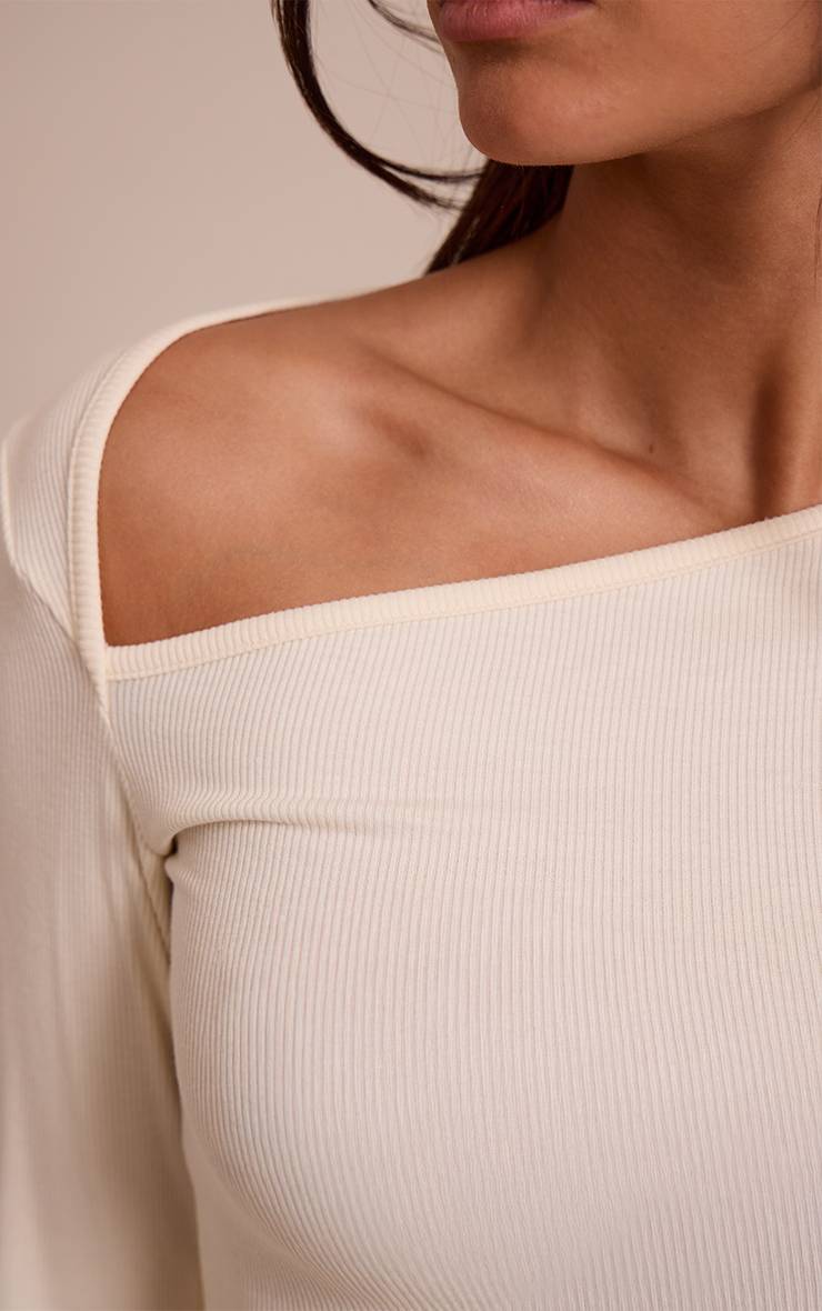 Crème Haut Long Ajusté En Côtes Douces Avec Détail Asymétrique