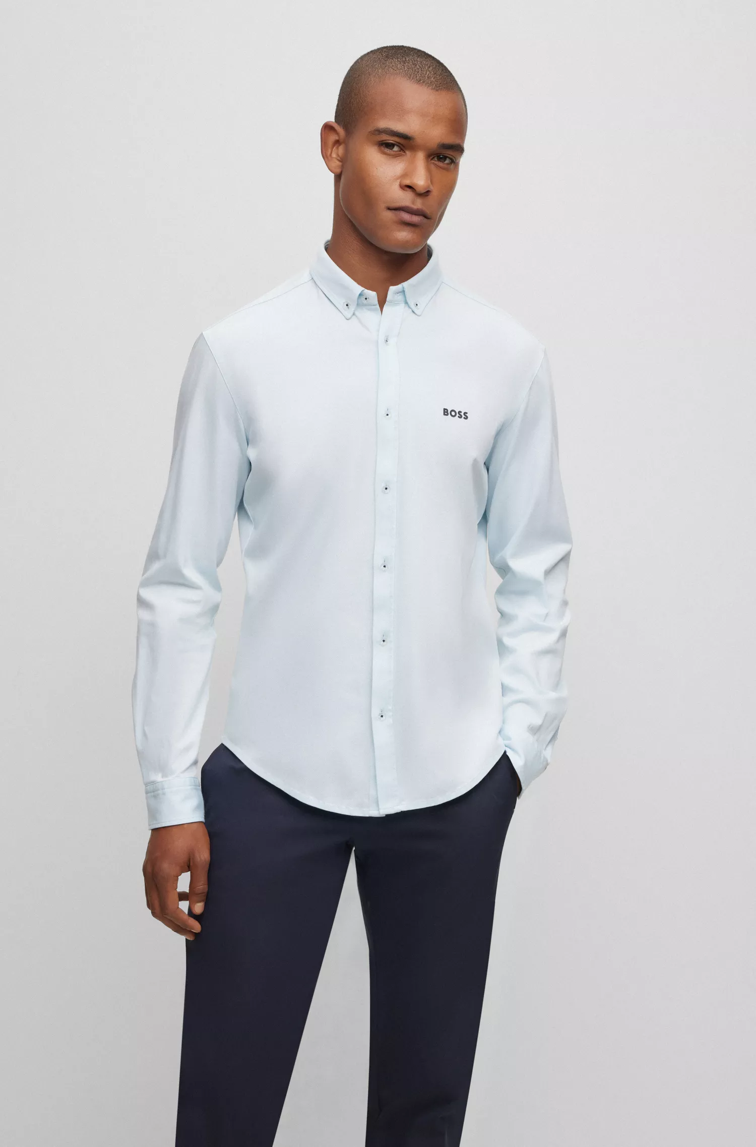 Camisa BOSS verde de botões, corte regular, em malha piqué de algodão.