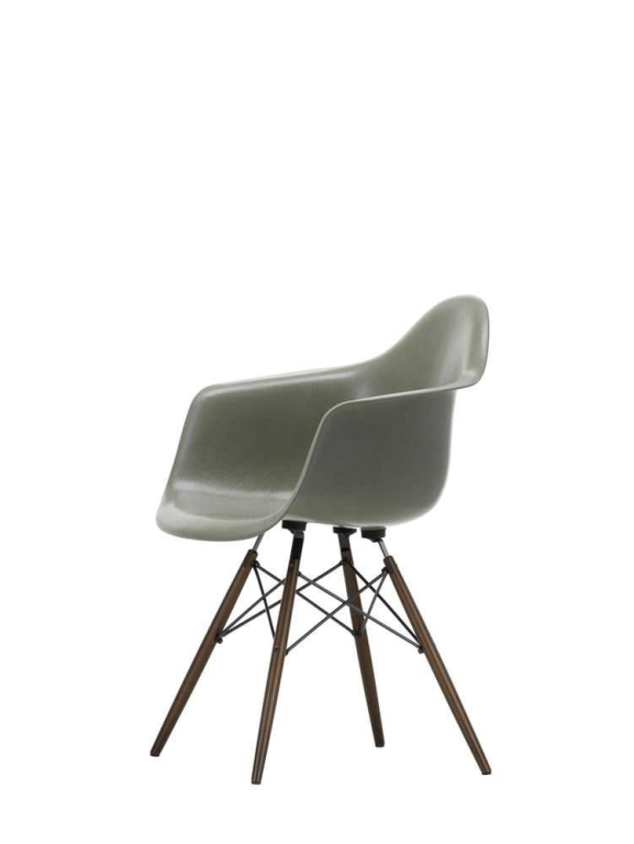 Vitra Eames DAW Fiberglass stoel donker esdoorn, sea foam green