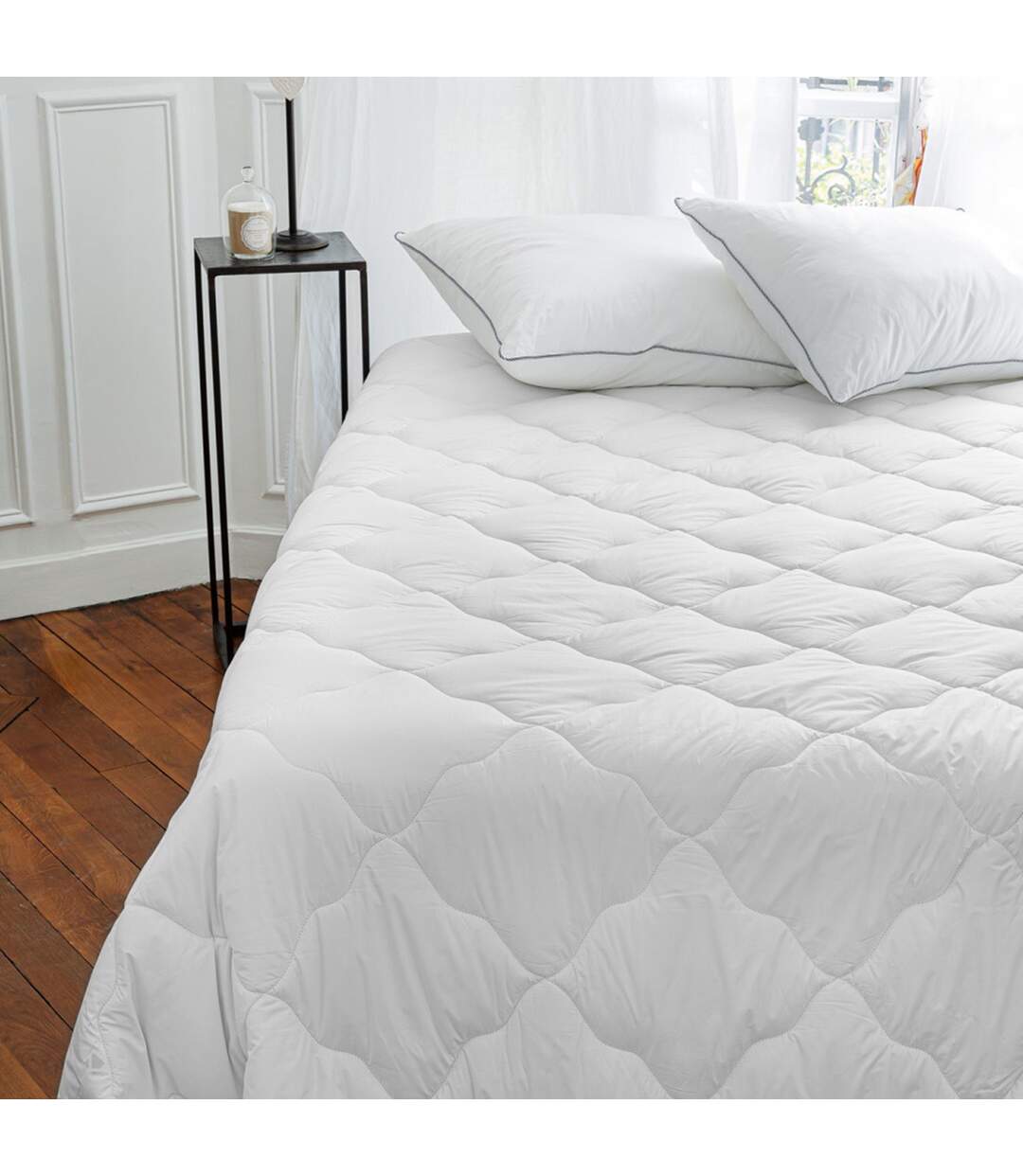 Couette tempérée 260x240 cm CELESTE garnissage fibre polyester 350g/m2