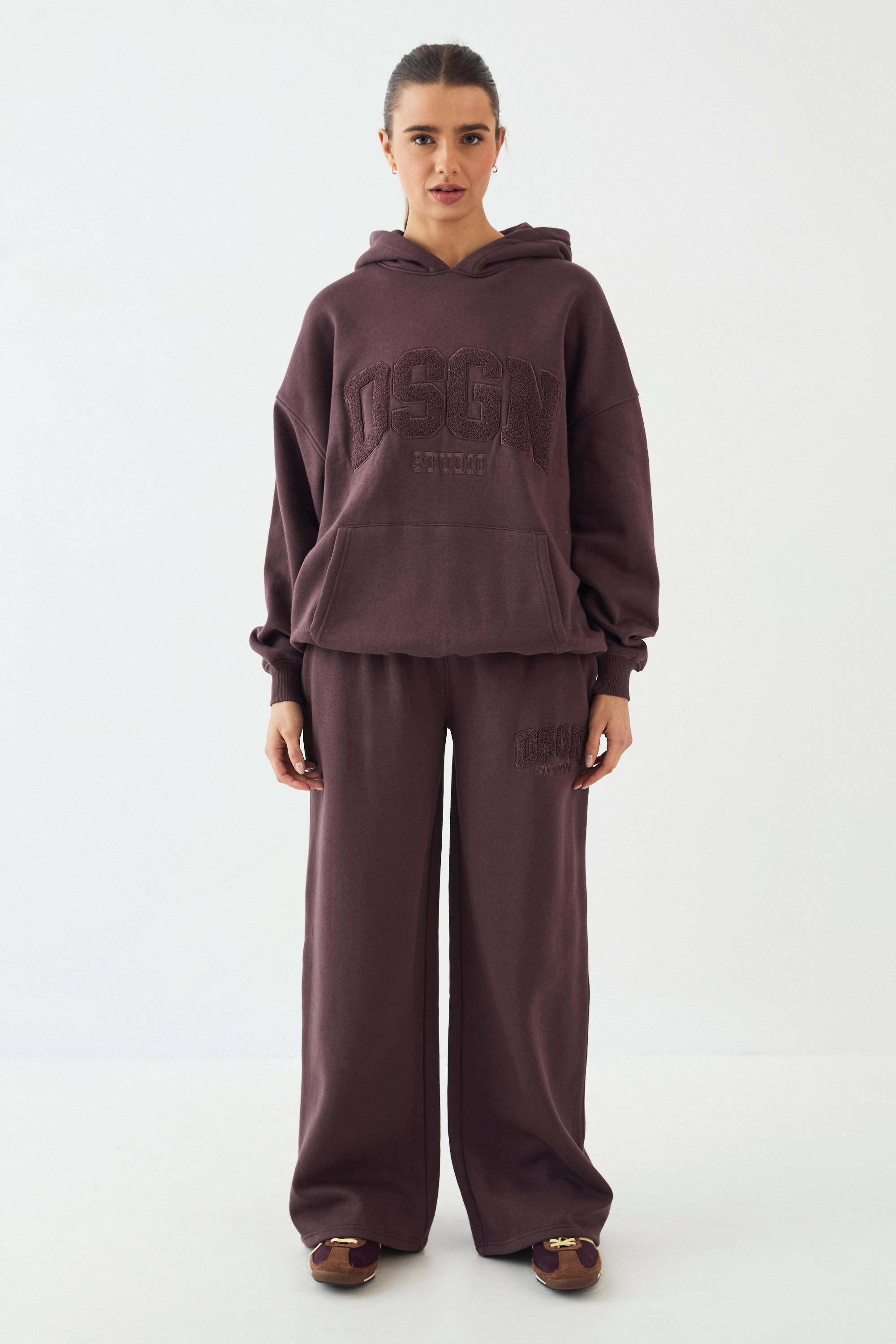 Sweat à Casynthétiqueche Oversize DSGN Studio avec Appliqué Éponge