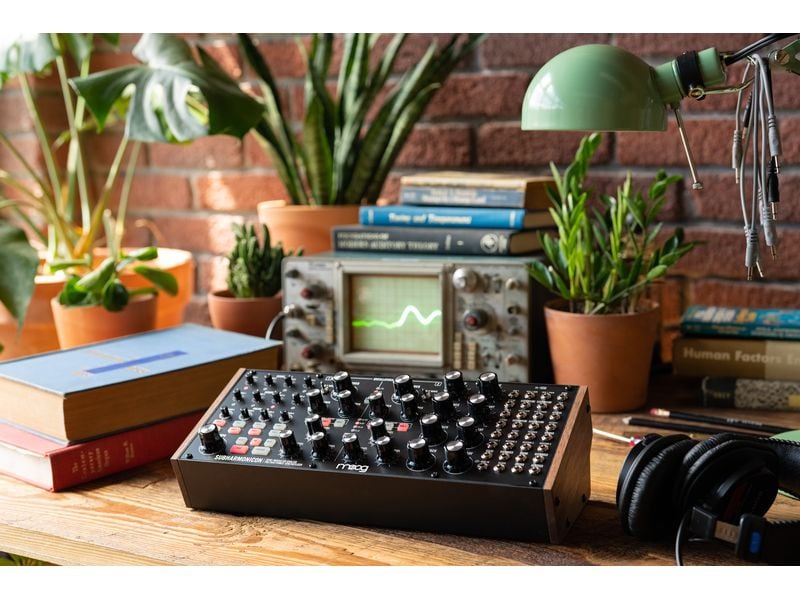 Moog Synthesizer Subharmonicon Semimodularer analoger Polyrhythmussynthesizer