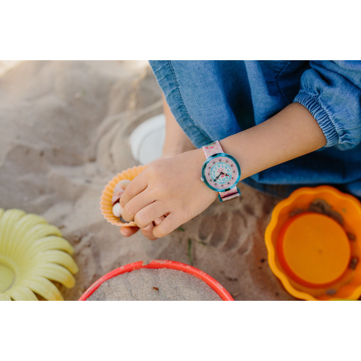 Montre FLIK FLAK Future dreams Bake it up enfant plastique biosourcé bracelet PET recyclé rose