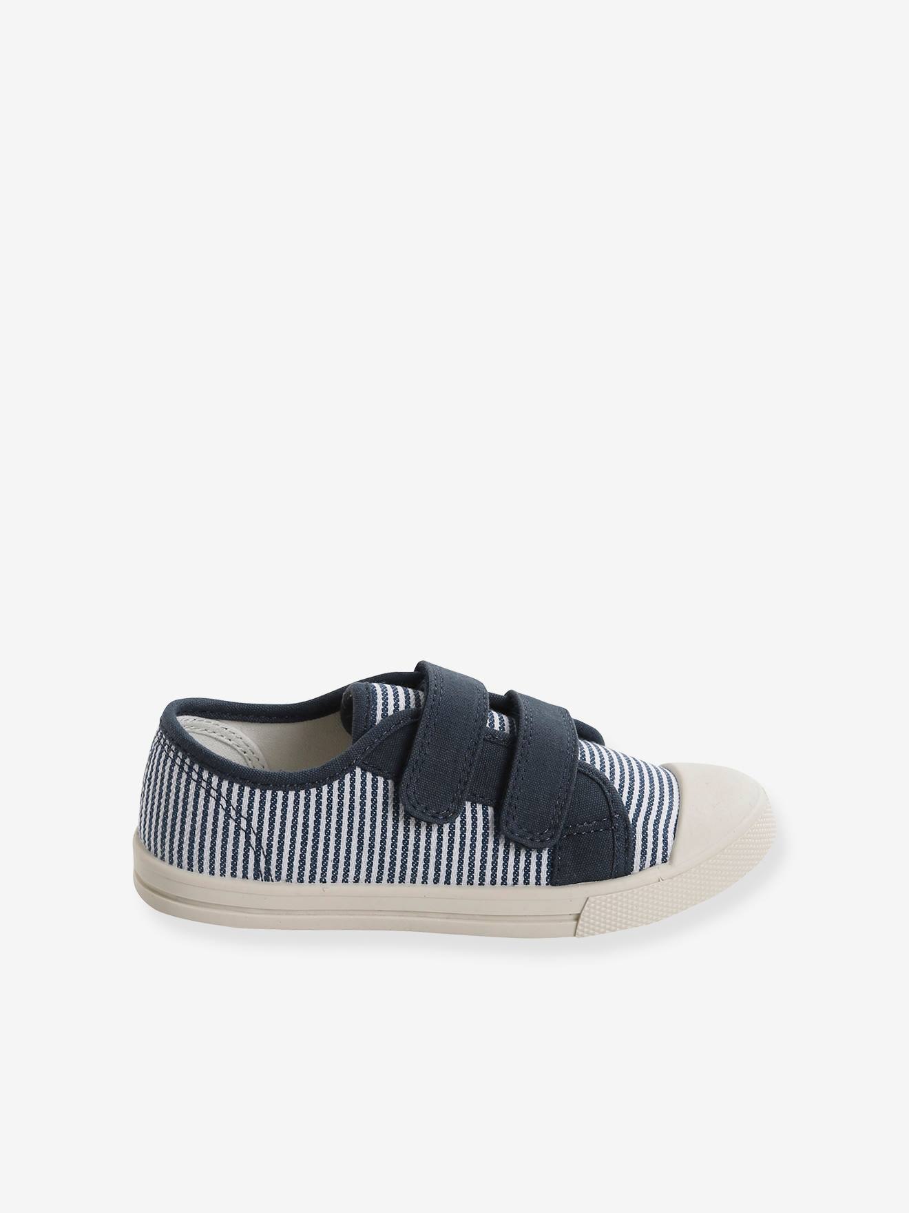 Tênis infantil de lona com fecho de velcro, cor mostarda.