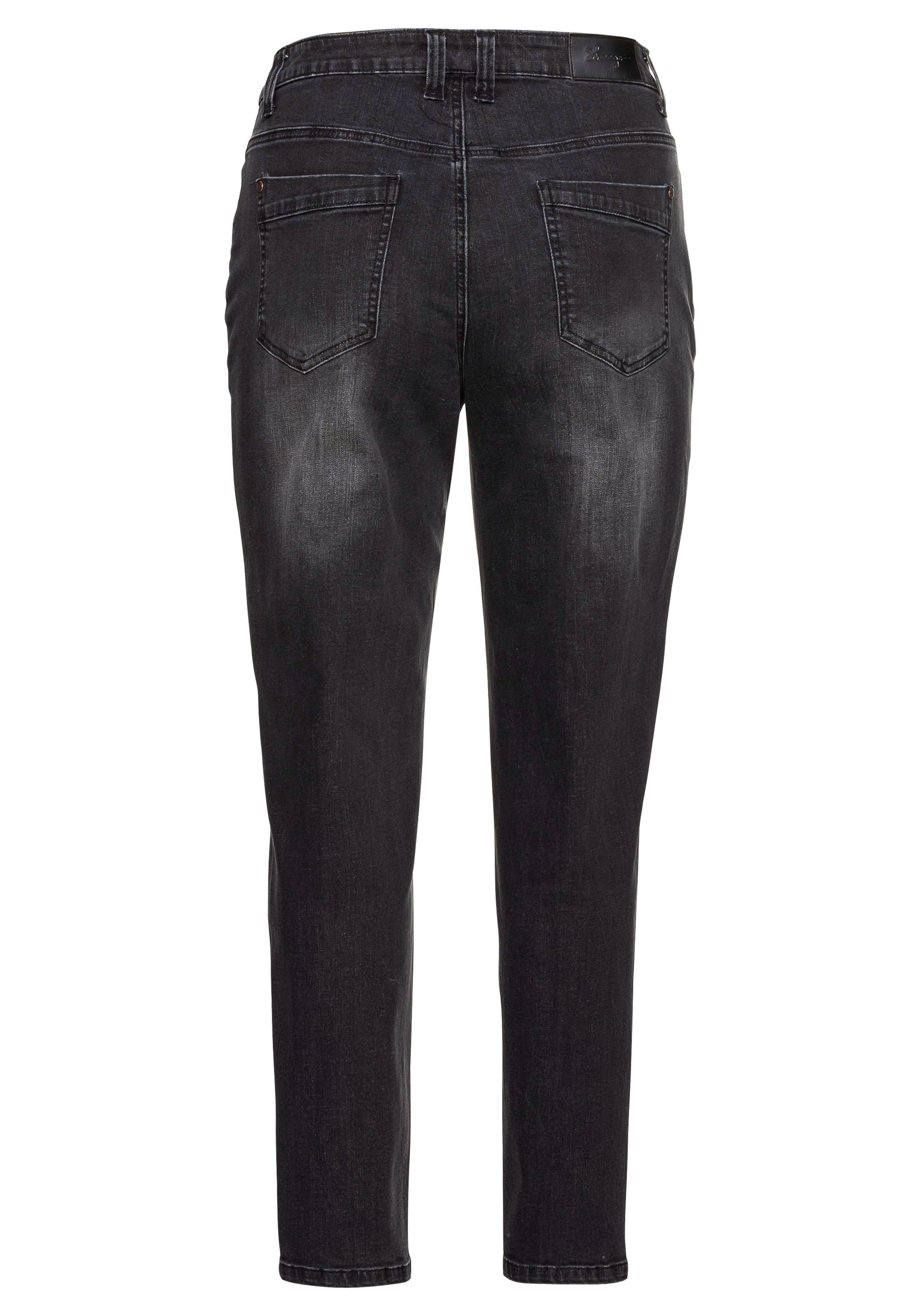 Mom-Jeans mit Destroyed-Effekten und Formbund