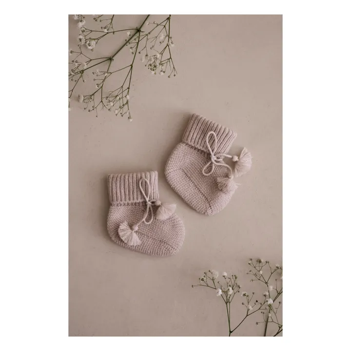 Gentil Coquelicot Chaussons en tricot et pochon brodé | Gris perle