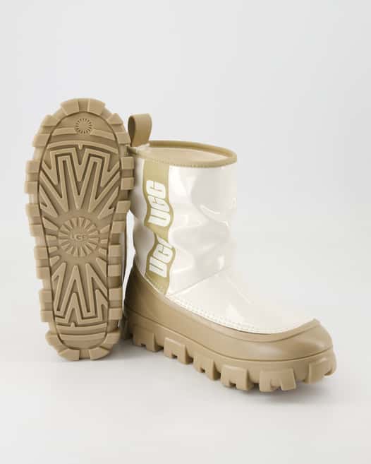 UGG Classic Brellah Mini Winterstiefel in Weiß