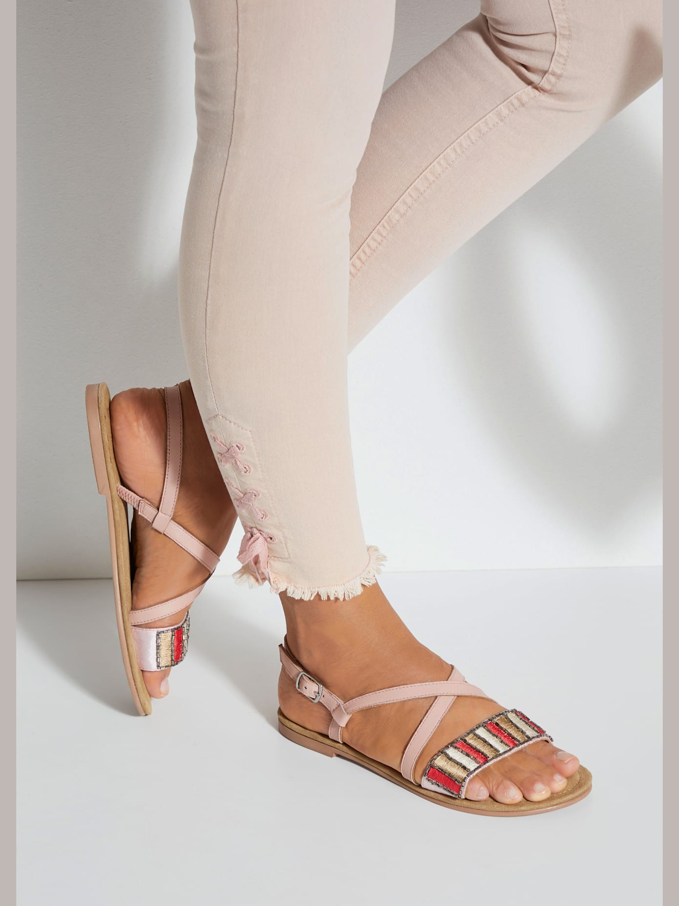 Sandales petites brides raffinées
