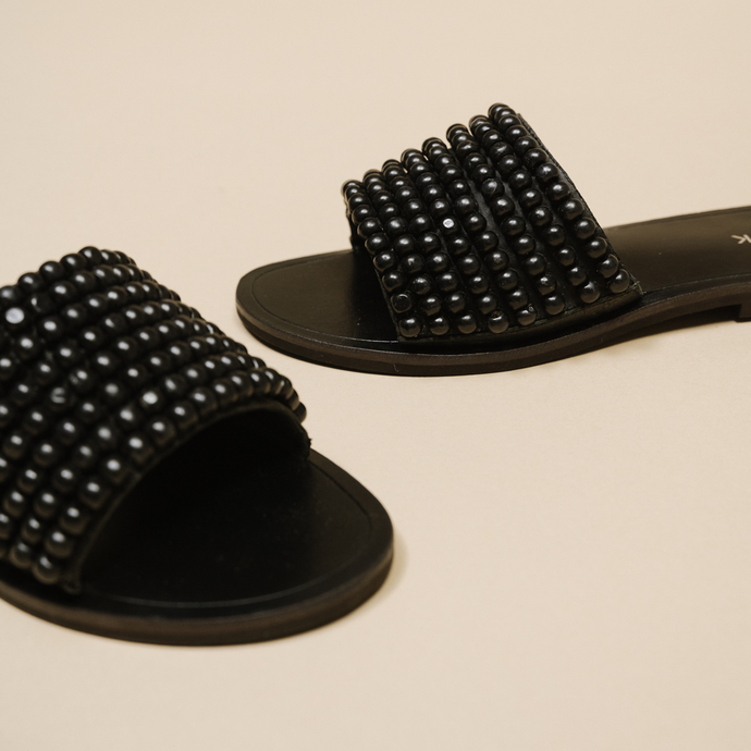 Mules à perles  en cuir noir