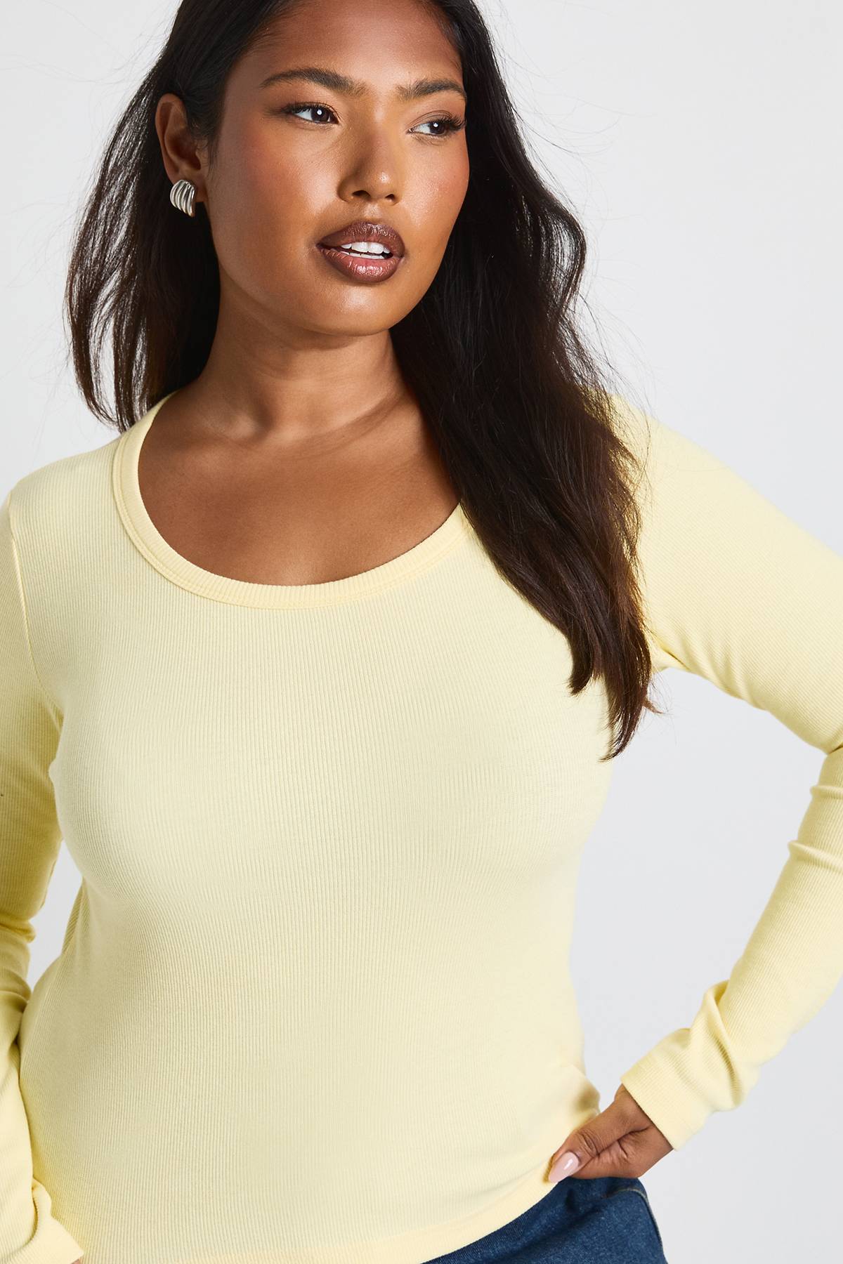 boohoo Plus Basic Haut ajusté en jersey côtelé, col échancré, coupe longue, manches longues