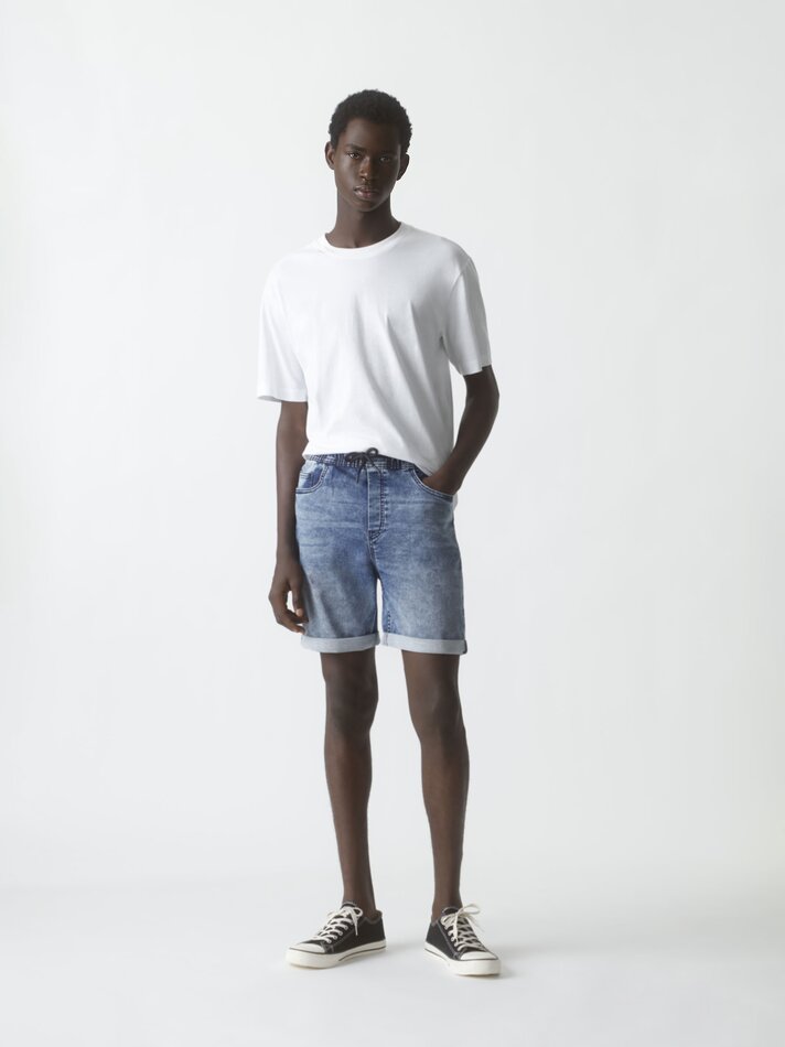 Calça jogger Bermuda em denim - Índigo