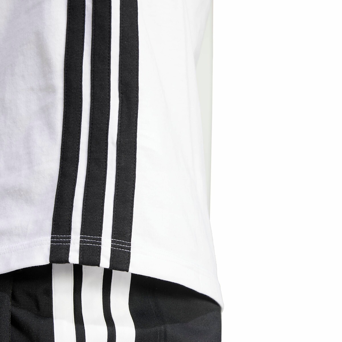 ADIDAS ROUPAS ESPORTIVAS<br>Camiseta Essencial 3 Listras