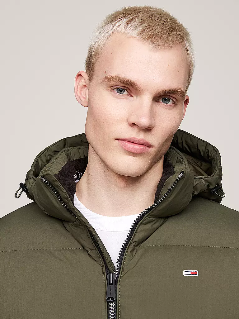 TOMMY JEANS Daunenjacke  ESSENTIAL olive