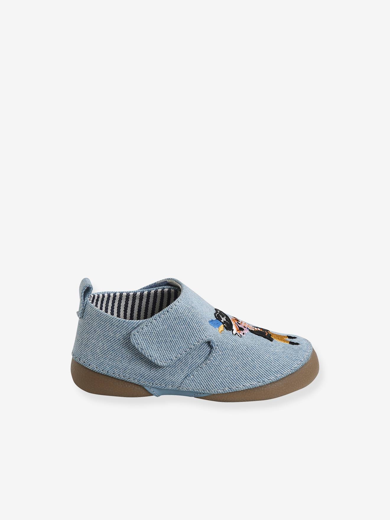 Pantufas de tecido para casa com tira autoadesiva, para bebê menino, lisas, azul claro com estampas.