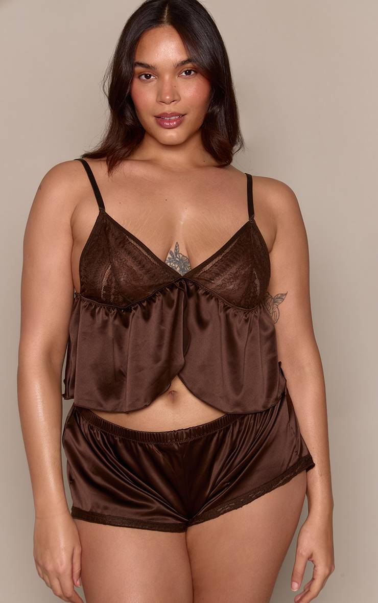 Chocolat Ensemble Pyjama Grande Taille Satiné Avec Caraco En Dentelle Et Short Texturé