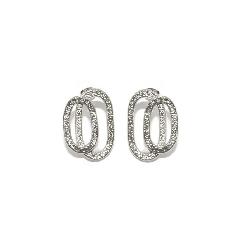 Boucles d'oreilles à clou en plaqué argent faites à la main avec doubles mailles superposées - Bijou de créateur