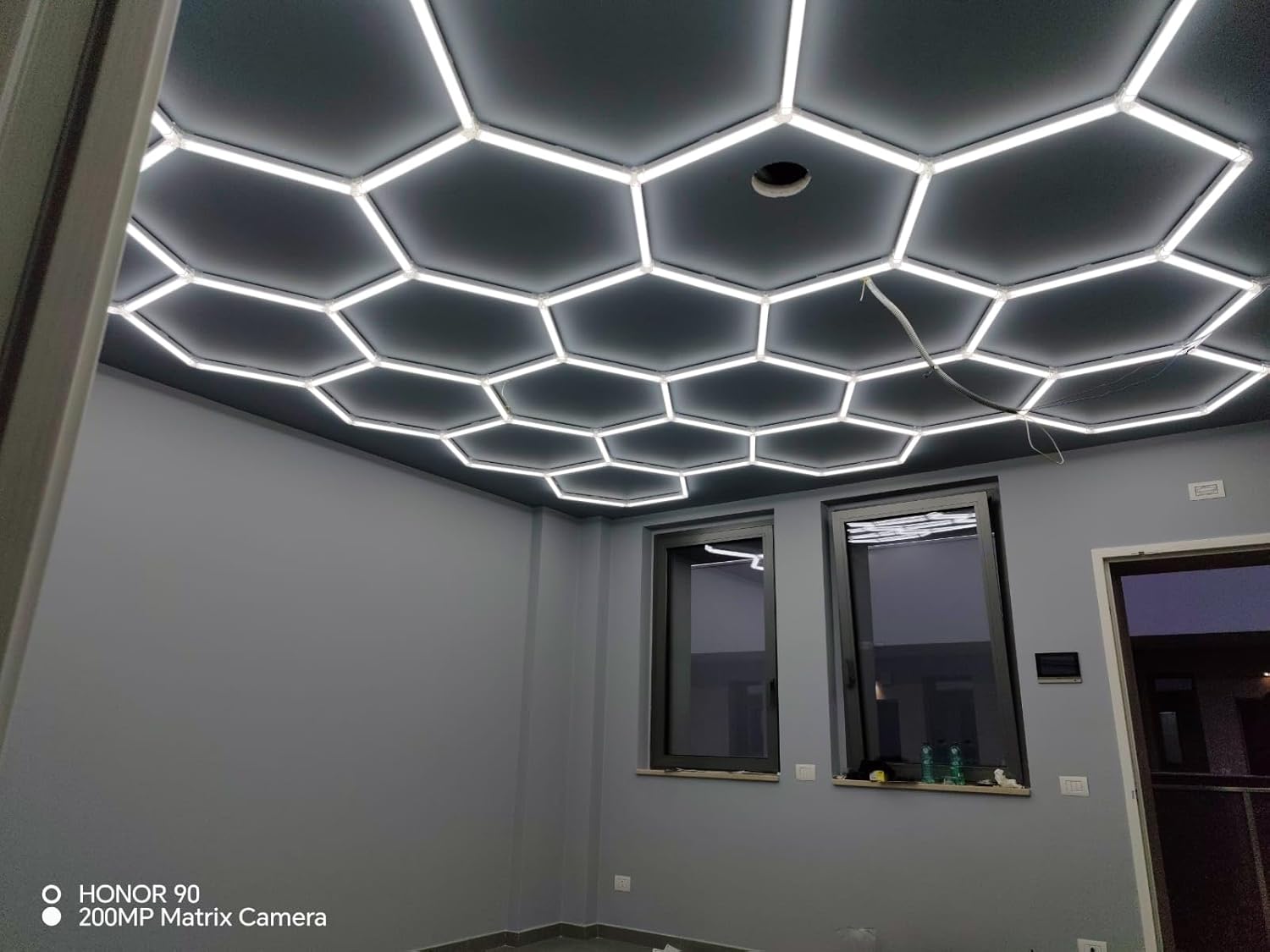 LED Sechseckiges Wabenlicht Rautenlicht modernes Design Barber Shop Detailing Werkstatt Decke Wand Garage Beleuchtung Karosserie Polieren Auto Bar Hotel (ohne Rahmen 4,20 m x 3,82 m)