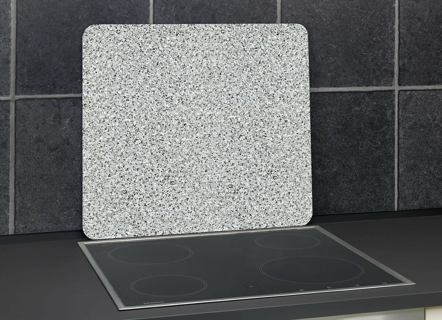 Wandblende aus Glas in Granit-Optik