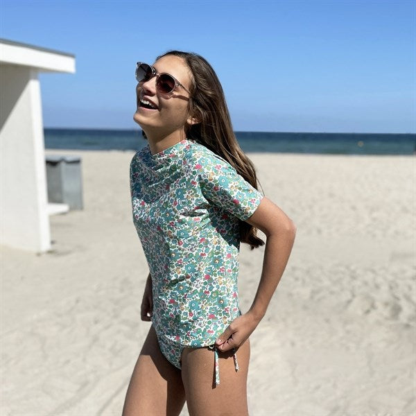 Køb Petit Crabe Betsy D Luna Boatneck Badebluse Liberty© fabric