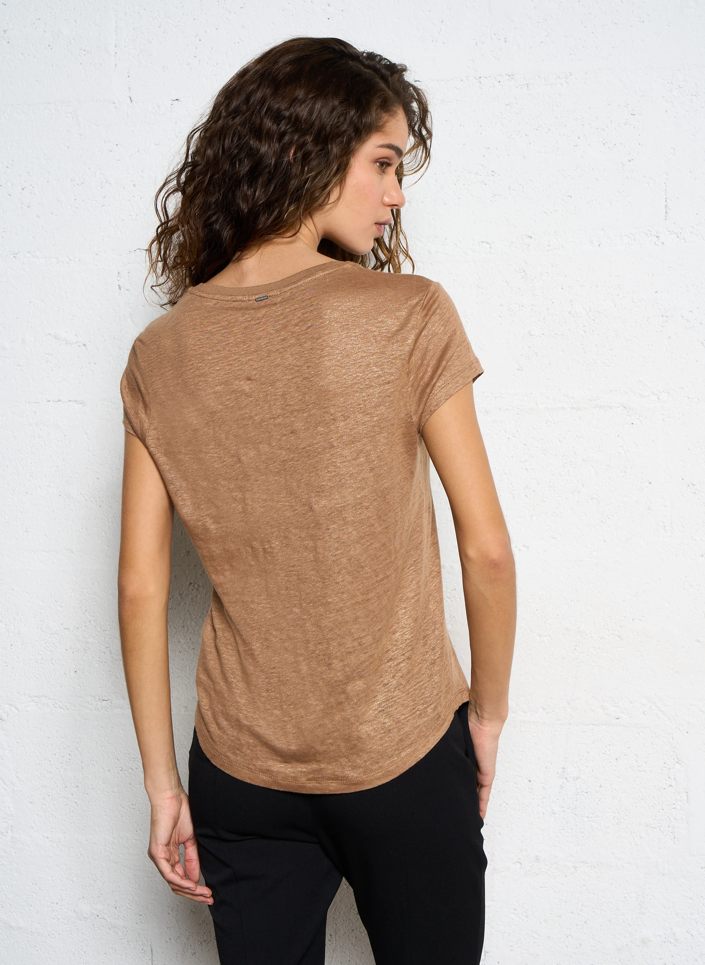 Tee-shirt col V en lin| Beige