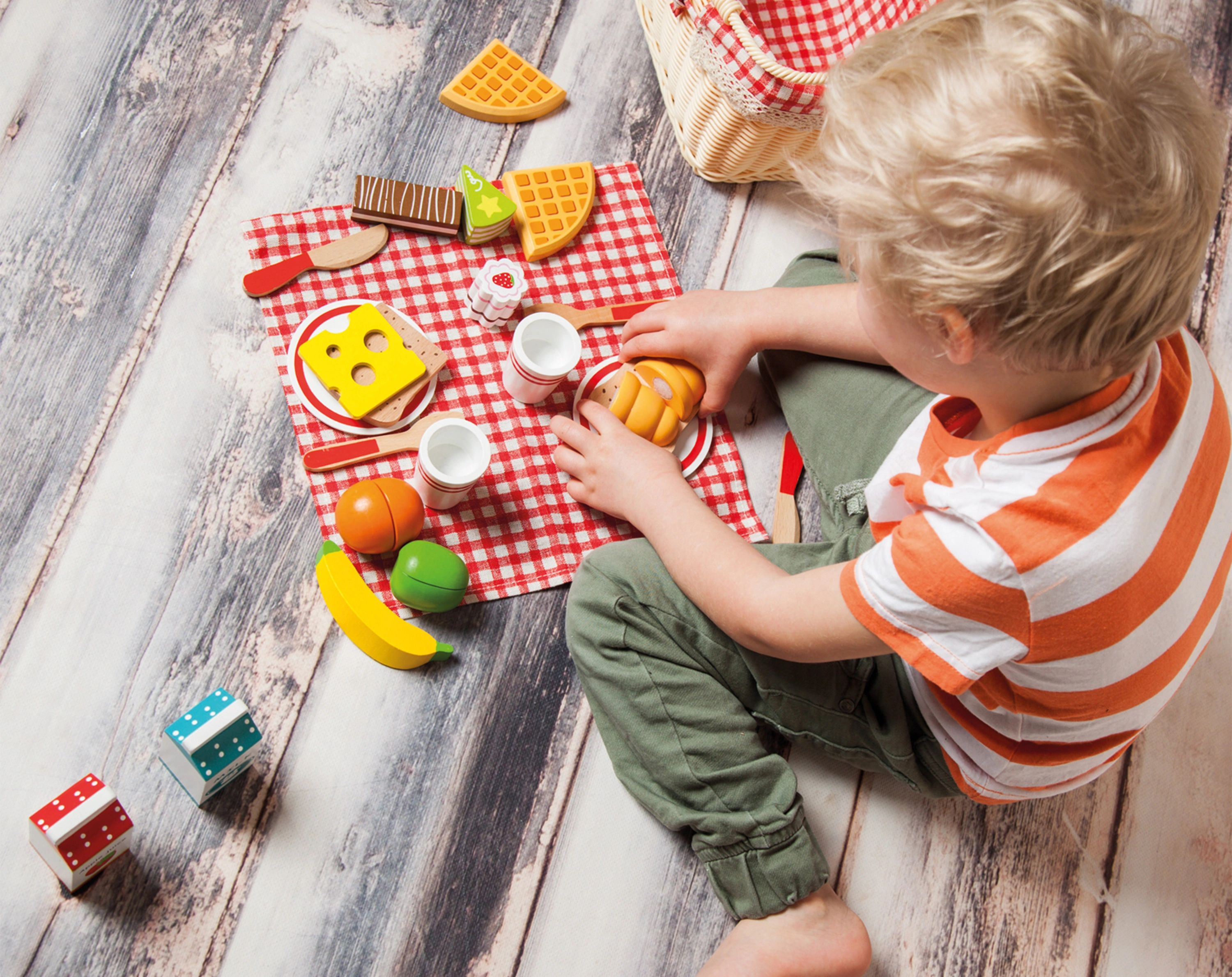 Picknickkorb mit Zubehör aus Holz