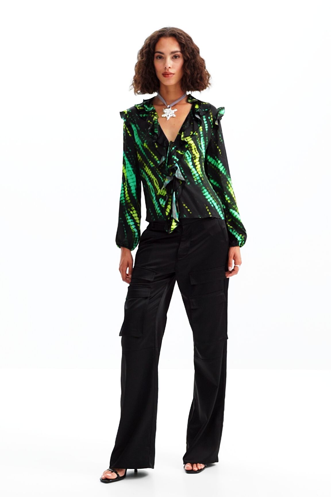 blusa tie-dye com babados