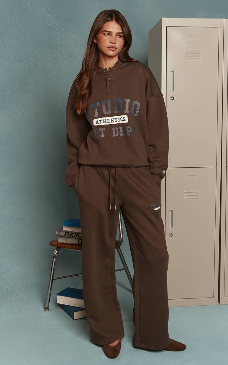 Chocolat Sweat-shirt Imprimé Studio Athletics