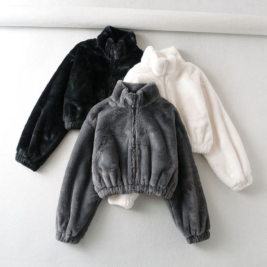 Sundine - Effen, pluizig cropped jack met opstaande kraag en rits