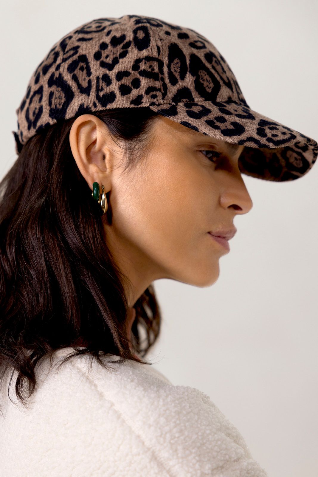 Bruine ribstof pet met leopard print
