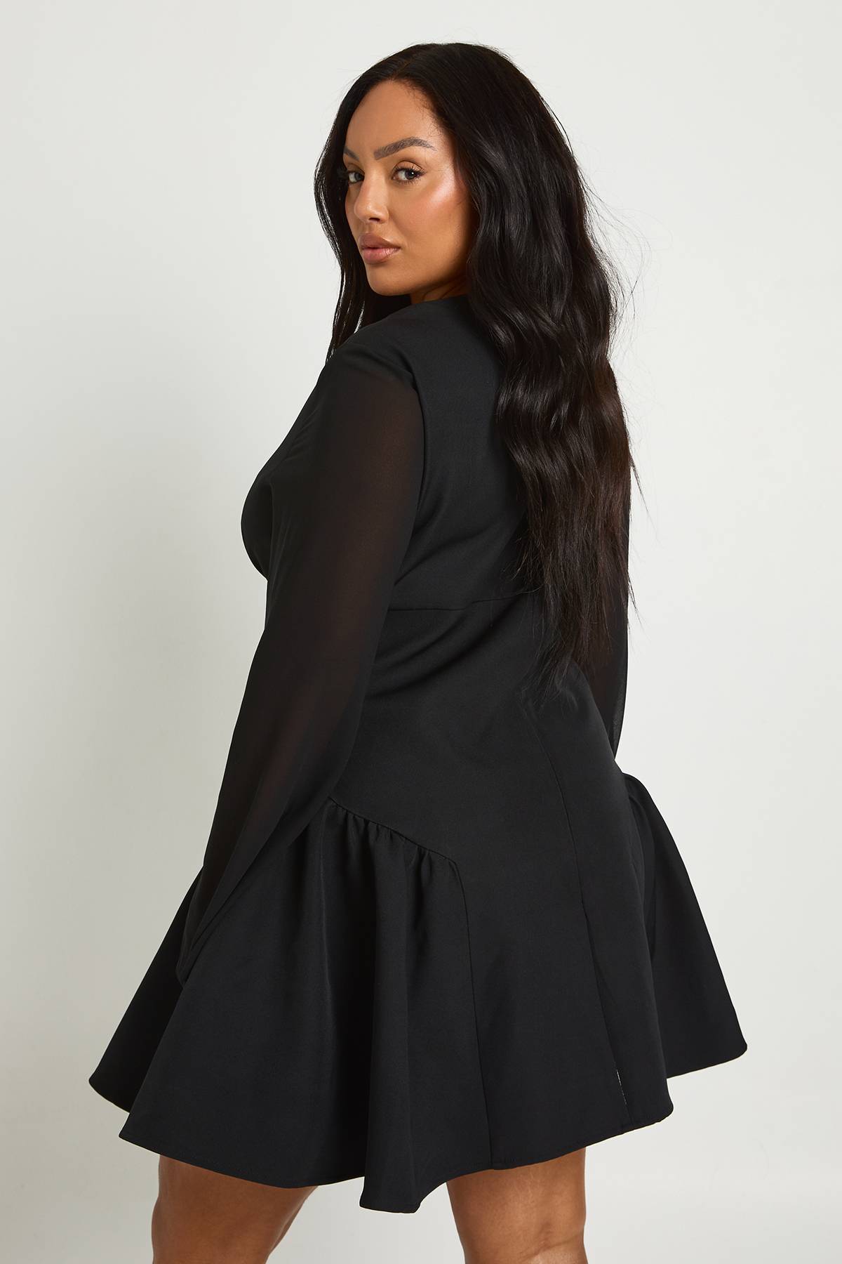 boohoo Robe skater grande taille à manches en chiffon
