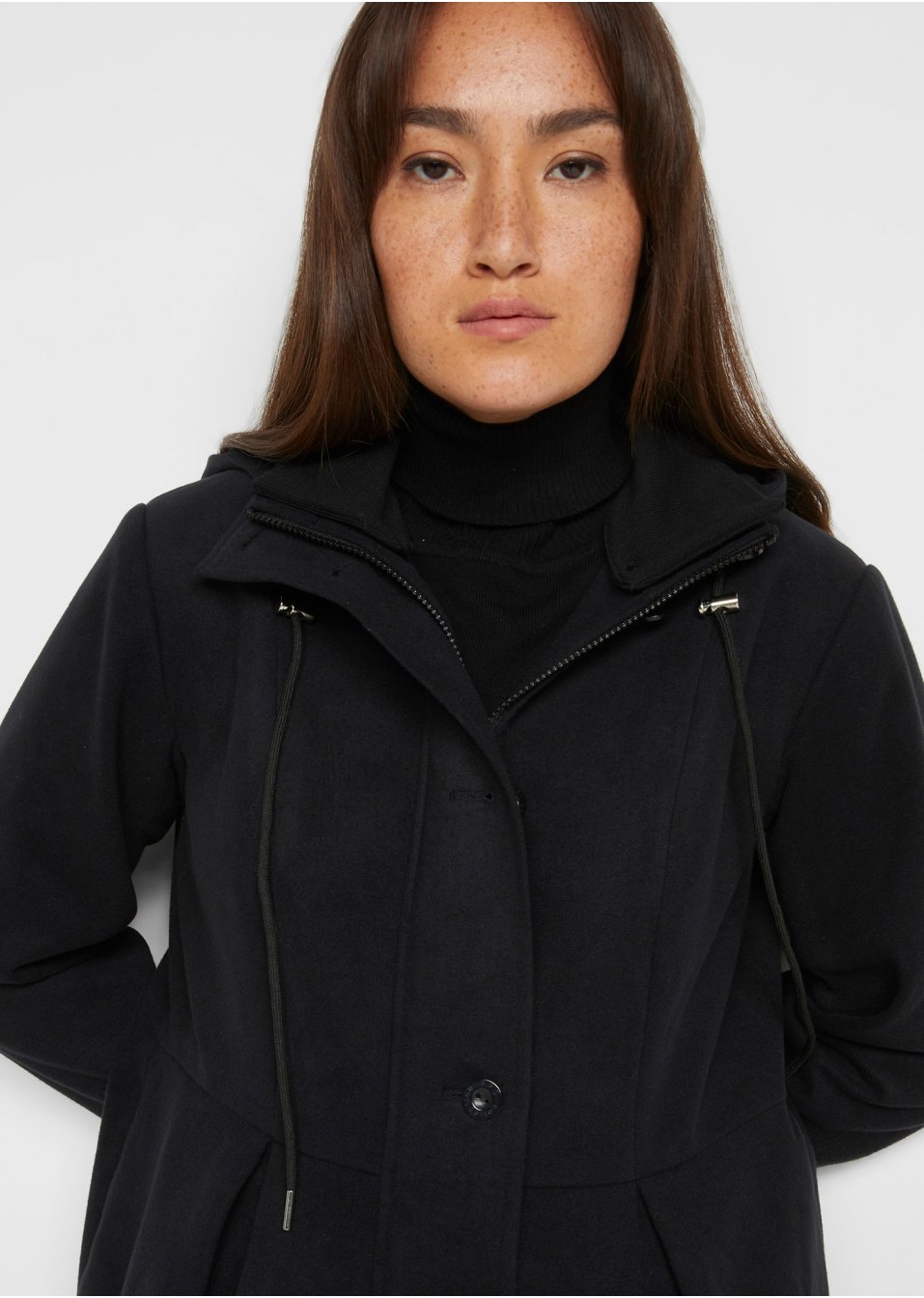 Manteau à capuche et pli, forme évasée