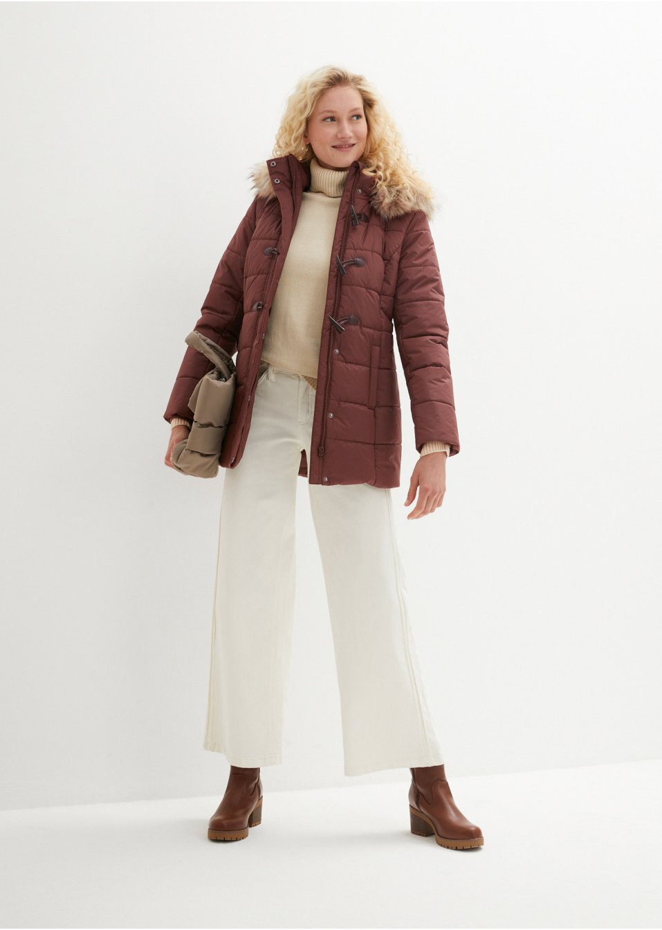 Veste à capuche avec boutons brandebourg