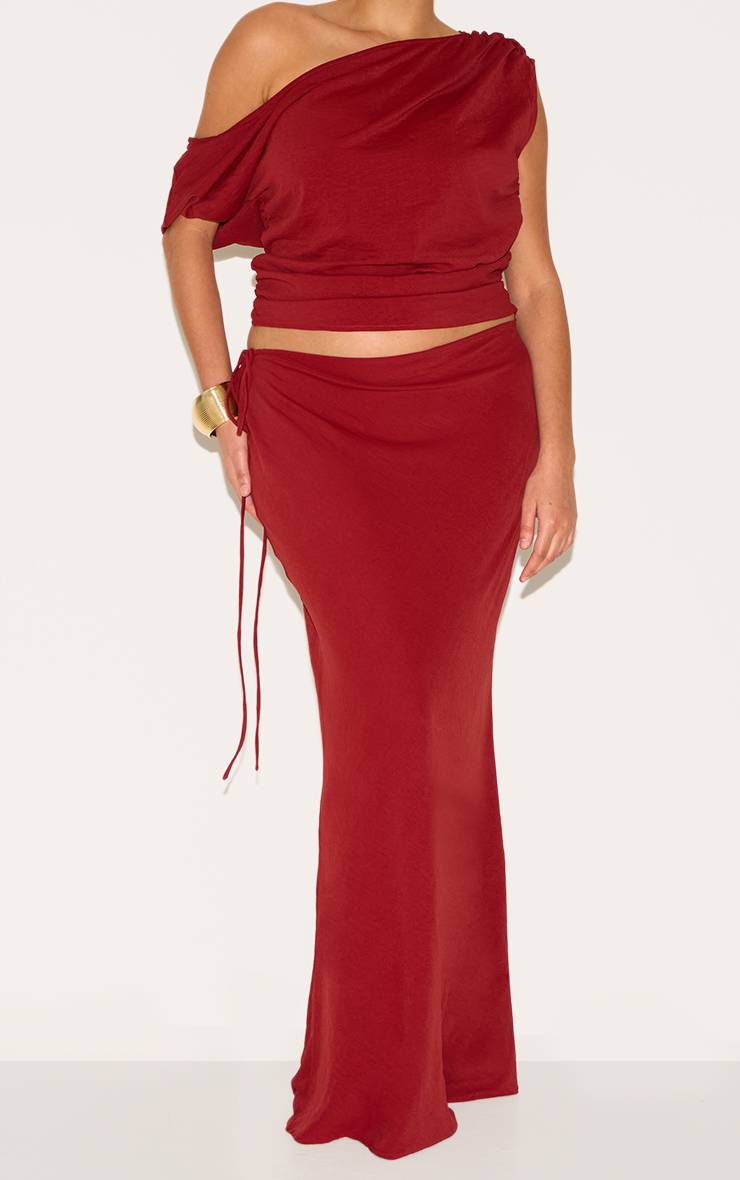 Rouge Profond Jupe Longue Taille Basse En Tissu Fluide Avec Liens Latéraux Plus